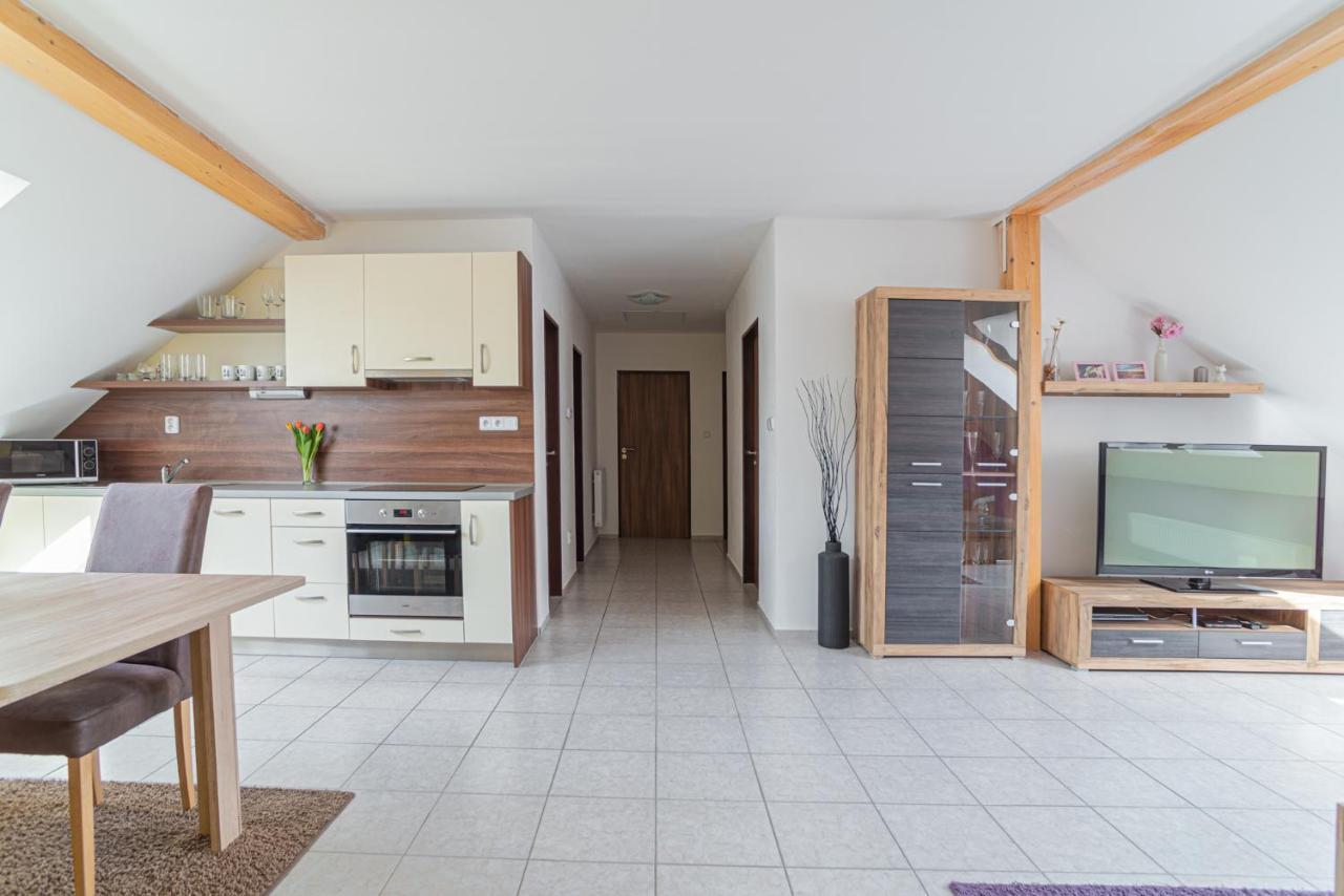 Saeli Apartments 미쿨로프 외부 사진